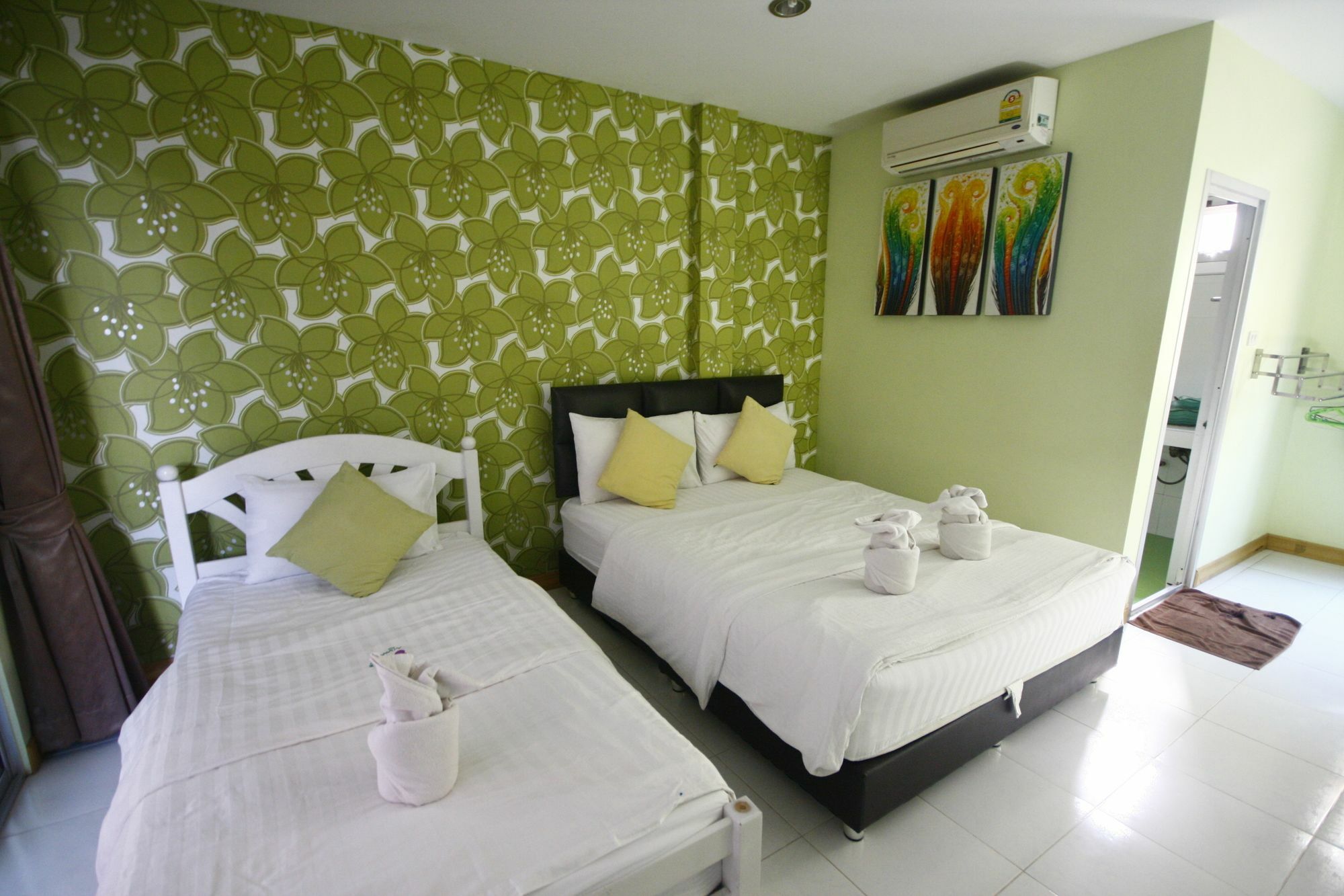 Tawaen Beach Resort Ko Lan Exterior photo