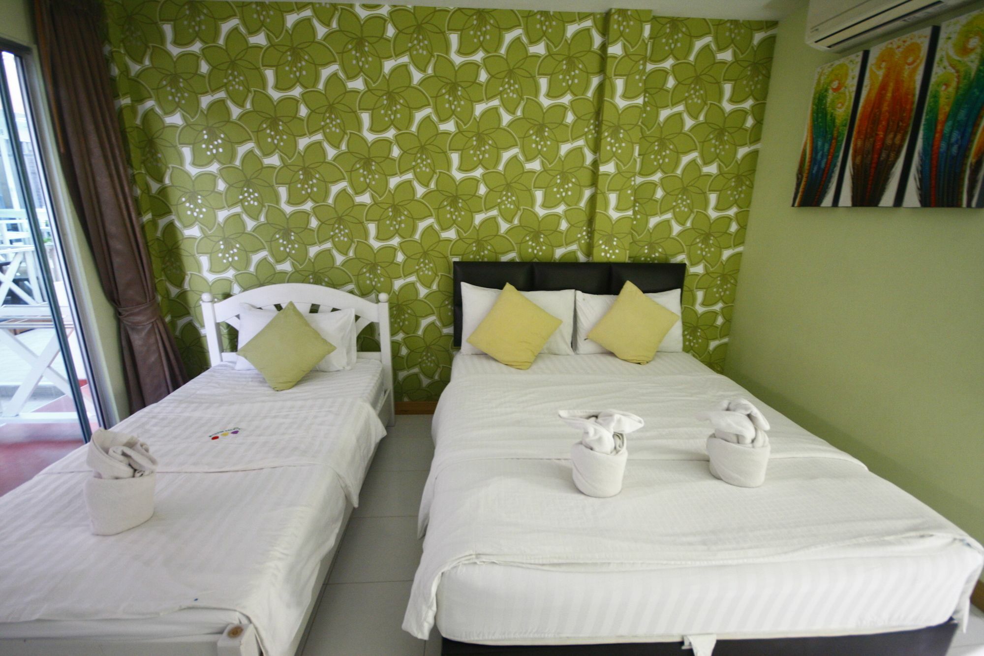 Tawaen Beach Resort Ko Lan Exterior photo