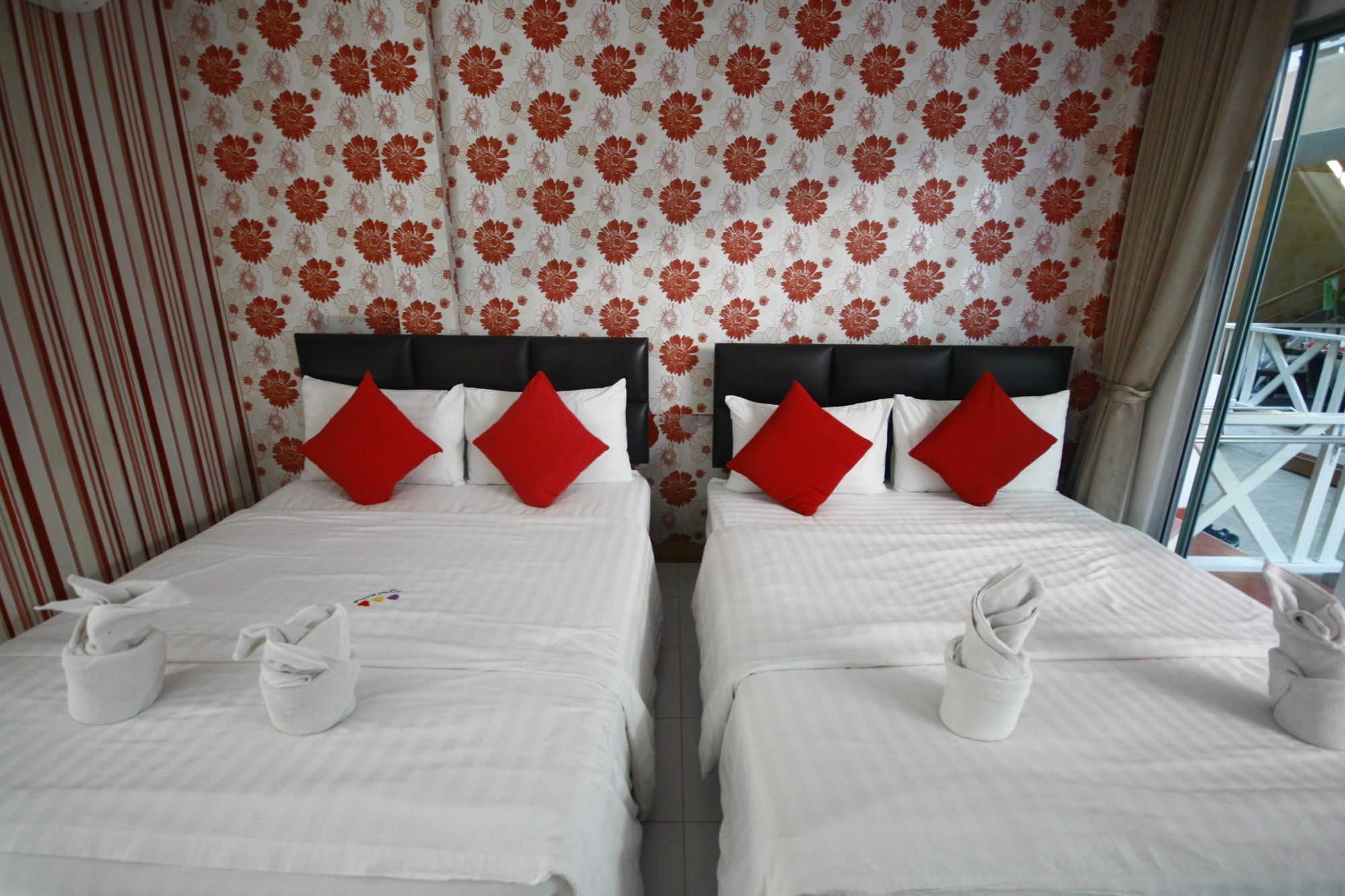 Tawaen Beach Resort Ko Lan Exterior photo